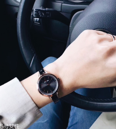 fossil手表怎么調日期？fossil手表調時間方法