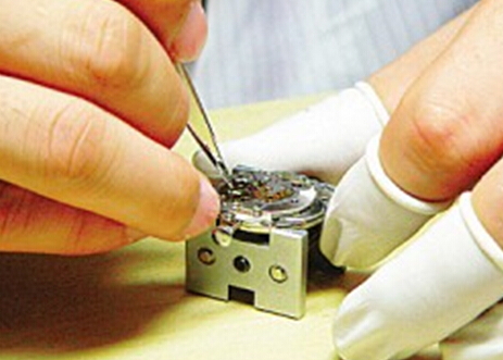 fossil手表怎么換電池？fossil手表換電池的方法