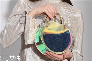 夏天適合背什么包？適合夏天背的包包款式