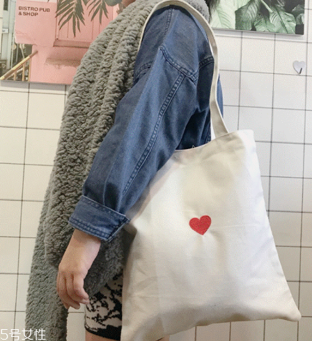 女生背什么包更甜美？適合甜美型女生的包包