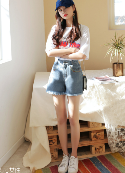 什么樣的牛仔短褲最顯瘦？牛仔短褲版型怎么選