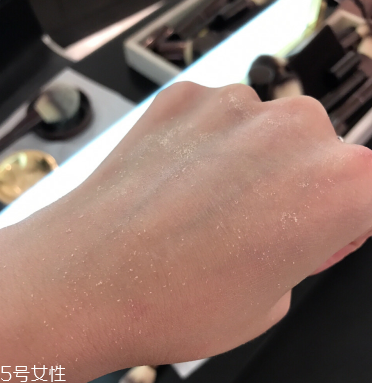 hourglass新款散粉多少錢(qián) hourglass新款散粉使用測(cè)評(píng)