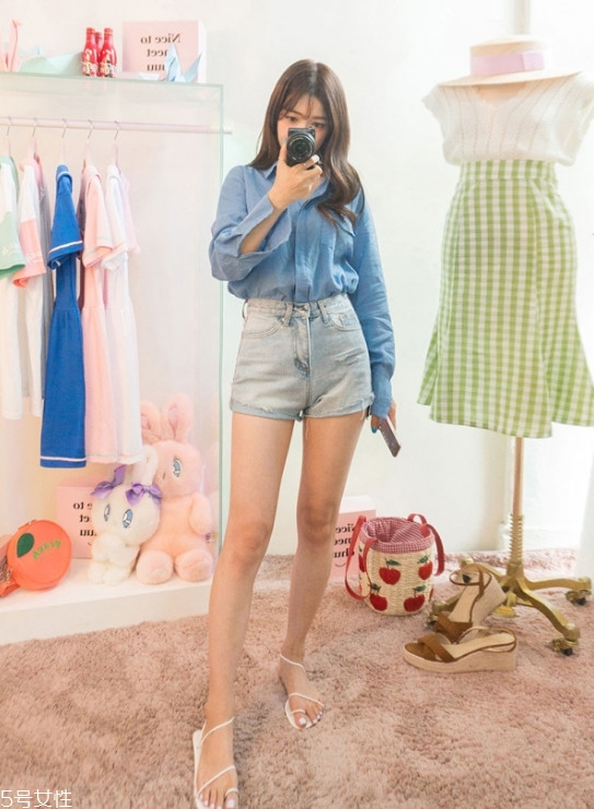 女生天藍色襯衫怎么搭配好看 女生天藍色襯衫怎么搭配好看