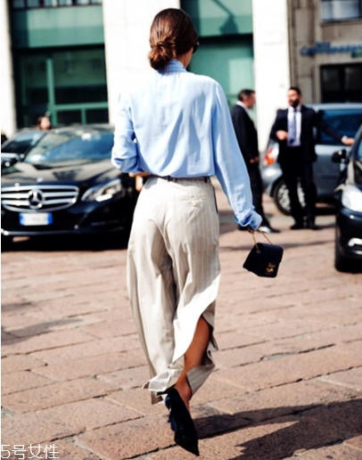 女生天藍色襯衫怎么搭配好看 女生天藍色襯衫怎么搭配好看