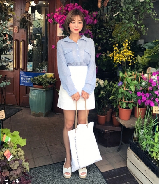 女生天藍色襯衫怎么搭配好看 女生天藍色襯衫怎么搭配好看