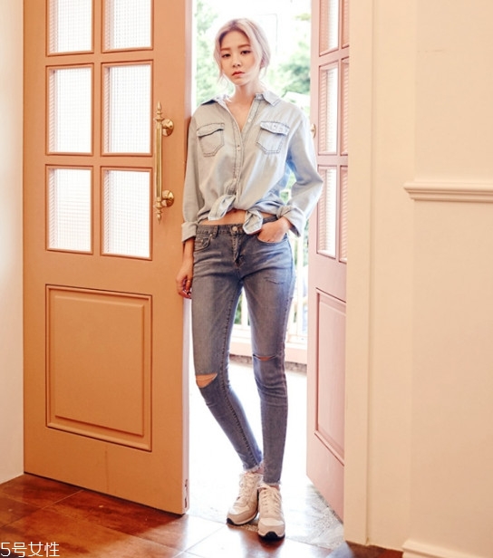 女生天藍色襯衫怎么搭配好看 女生天藍色襯衫怎么搭配好看