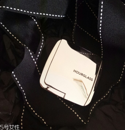 hourglass高光粉餅多少錢 hourglass高光粉餅使用技巧 hourglass高光粉餅多少錢 hourglass高光粉餅使用技巧