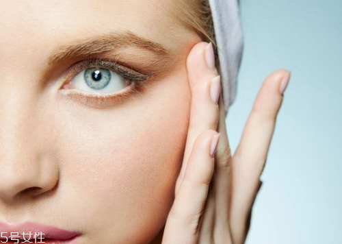 悶痘是痘痘悶在皮膚里嗎 悶痘是什么原因 悶痘是痘痘悶在皮膚里嗎 悶痘是什么原因