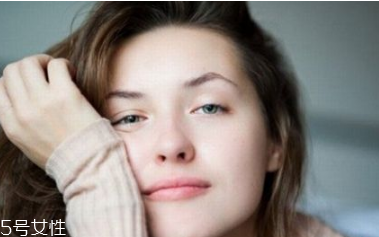 悶痘是痘痘悶在皮膚里嗎 悶痘是什么原因 悶痘是痘痘悶在皮膚里嗎 悶痘是什么原因