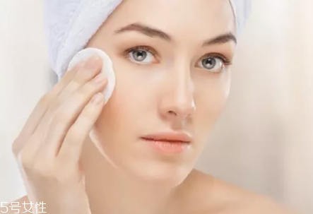 安耐曬金瓶日常用好嗎 安耐曬金瓶怎樣不悶痘 安耐曬金瓶日常用好嗎 安耐曬金瓶怎樣不悶痘