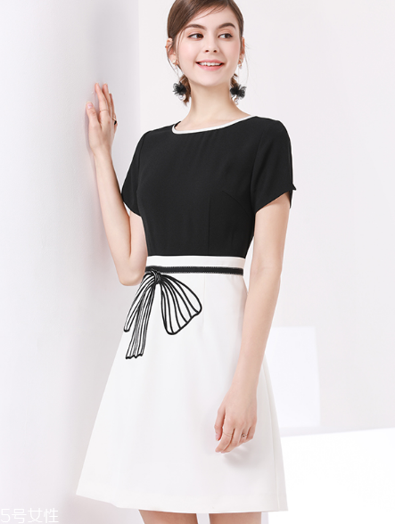 皮膚黑夏天穿什么顏色？黑皮膚適合什么顏色衣服