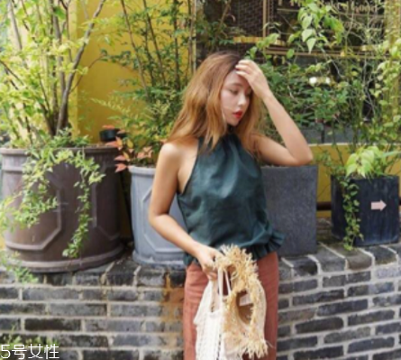 皮膚黑夏天穿什么顏色？黑皮膚適合什么顏色衣服