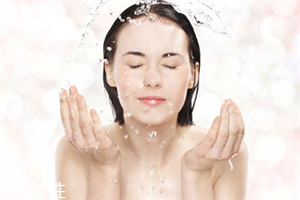 早上洗臉用熱水好還是冷水好 早上洗臉要注意什么 早上洗臉用熱水好還是冷水好 早上洗臉要注意什么