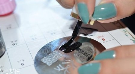 指甲油印花章怎么使用 指甲油印花章詳細(xì)操作方法 指甲油印花章怎么使用 指甲油印花章詳細(xì)操作方法