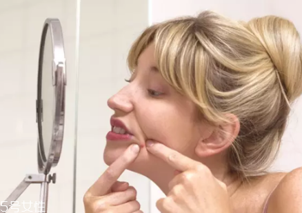 安耐曬金瓶日常用好嗎 安耐曬金瓶怎樣不悶痘 安耐曬金瓶日常用好嗎 安耐曬金瓶怎樣不悶痘