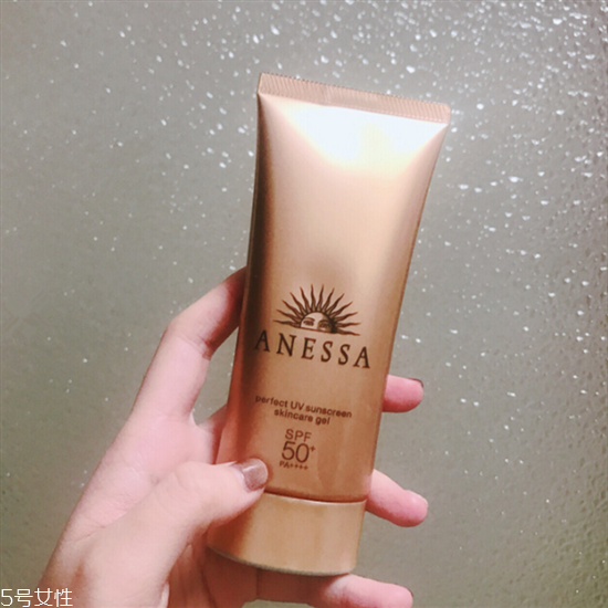 安耐曬和娜麗絲哪個(gè)好 安耐曬防曬和娜麗絲防曬區(qū)別對比