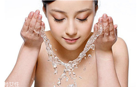 早上洗臉用熱水好還是冷水好 早上洗臉要注意什么 早上洗臉用熱水好還是冷水好 早上洗臉要注意什么