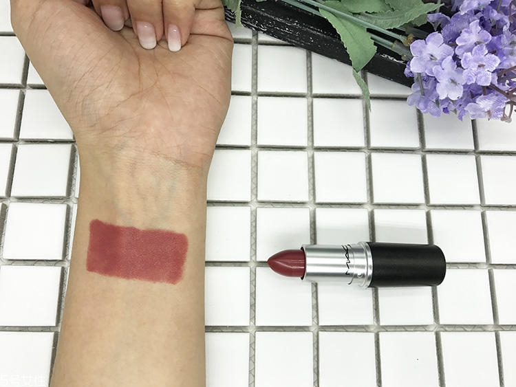 mac brick o la口紅日常嗎？mac brick o la上嘴圖