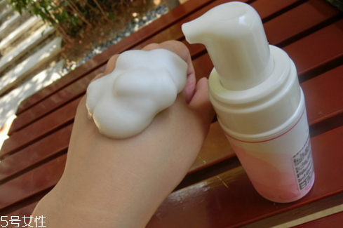 洗面奶是有泡沫的好還是沒有泡沫的好 2022最暢銷洗面奶 洗面奶是有泡沫的好還是沒有泡沫的好 2022最暢銷洗面奶