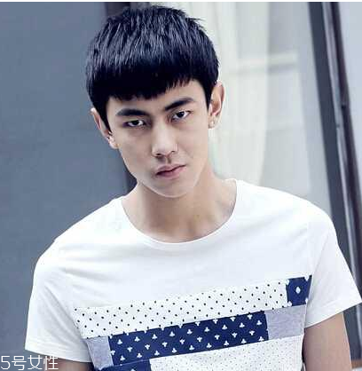 男生夏天該剪什么發(fā)型才帥 男生夏季發(fā)型推薦 男生夏天該剪什么發(fā)型才帥 男生夏季發(fā)型推薦