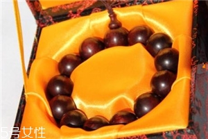 手鏈?zhǔn)裁茨绢^最好？手鏈哪種木頭比較好