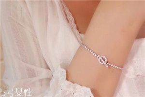 手鏈?zhǔn)裁搭伾每?？手鏈哪種顏色最好看