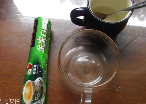 白咖啡是什么顏色？白咖啡是白色嗎？