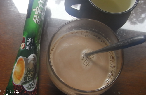 白咖啡是什么顏色？白咖啡是白色嗎？