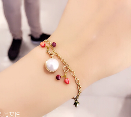 手鏈要比手圍大幾厘米？手鏈要比手圍大多少