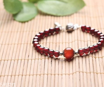 手鏈珠子單數(shù)還是雙數(shù)？手鏈珠子個(gè)數(shù)講究