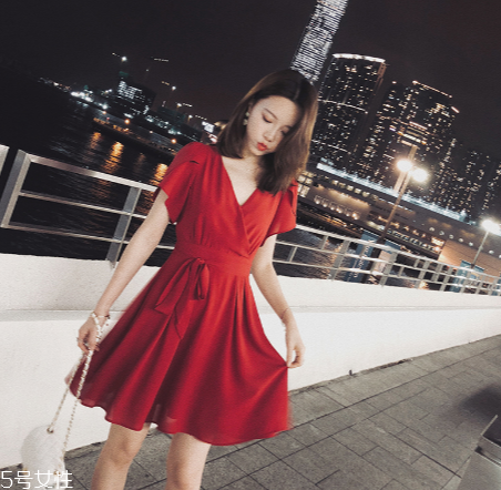 飄帶衣服怎么搭配？飄帶衣服搭配竅門