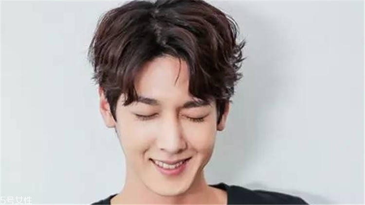 男生夏天該剪什么發(fā)型才帥 男生夏季發(fā)型推薦 男生夏天該剪什么發(fā)型才帥 男生夏季發(fā)型推薦