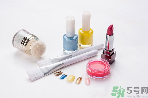 口紅放冰箱冷藏還是冷凍？夏天口紅冷藏還是冷凍？