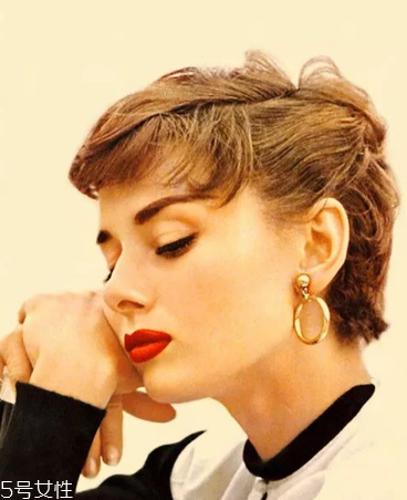 耳環(huán)可以修飾臉型嗎？耳環(huán)修飾臉型技巧