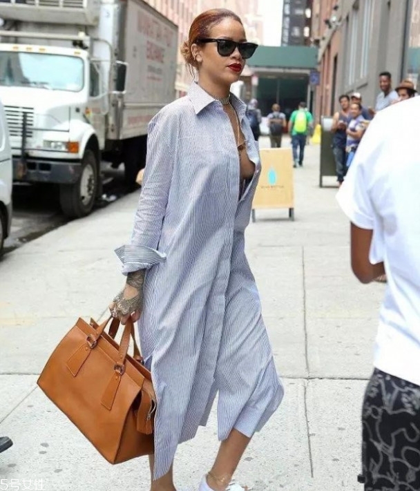 條紋襯衫裙圖片欣賞 條紋襯衫裙怎么搭配 條紋襯衫裙圖片欣賞 條紋襯衫裙怎么搭配