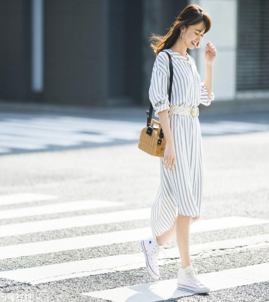 條紋襯衫裙圖片欣賞 條紋襯衫裙怎么搭配 條紋襯衫裙圖片欣賞 條紋襯衫裙怎么搭配