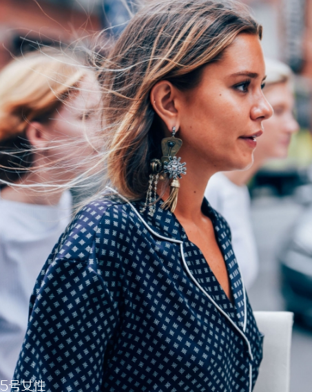 耳環(huán)褪色怎么辦？耳環(huán)褪色處理方法