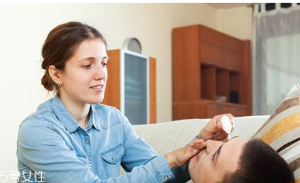 眼藥水有消炎作用嗎？眼藥水能消炎嗎？