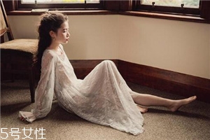 夏天穿什么樣的百褶裙好看？夏天適合穿什么百褶裙