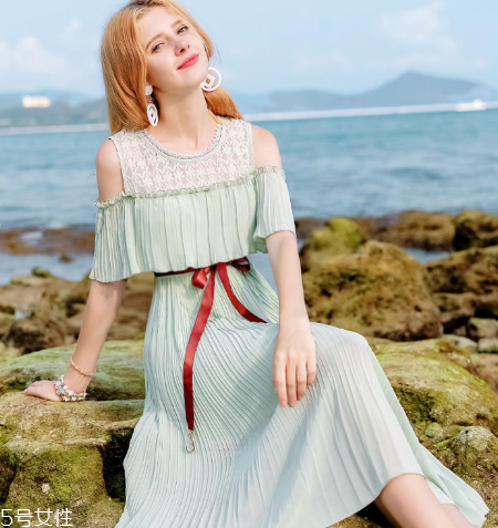 夏天穿什么樣的百褶裙好看？夏天適合穿什么百褶裙