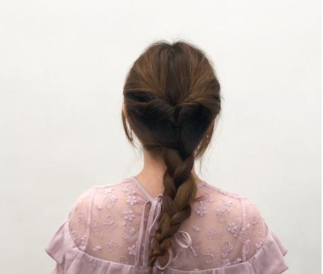 優(yōu)雅公主風(fēng)發(fā)髻怎么盤(pán) 優(yōu)雅公主風(fēng)發(fā)髻怎么盤(pán)