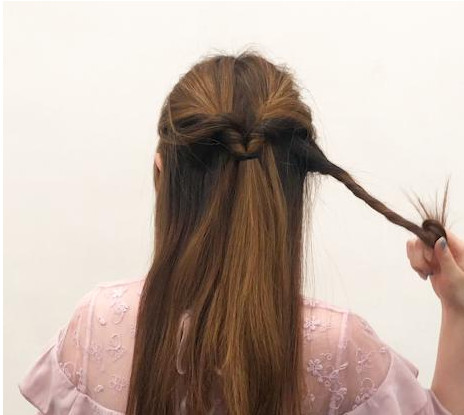 優(yōu)雅公主風(fēng)發(fā)髻怎么盤(pán) 優(yōu)雅公主風(fēng)發(fā)髻怎么盤(pán)