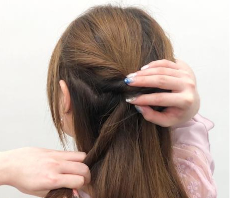 優(yōu)雅公主風(fēng)發(fā)髻怎么盤(pán) 優(yōu)雅公主風(fēng)發(fā)髻怎么盤(pán)