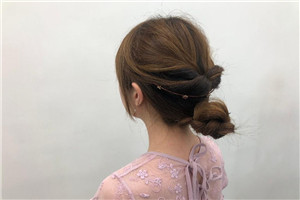 優(yōu)雅公主風(fēng)發(fā)髻怎么盤(pán) 優(yōu)雅公主風(fēng)發(fā)髻怎么盤(pán)