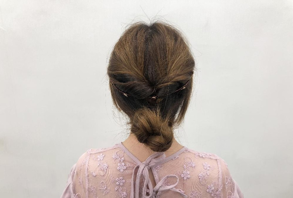 優(yōu)雅公主風(fēng)發(fā)髻怎么盤(pán) 優(yōu)雅公主風(fēng)發(fā)髻怎么盤(pán)