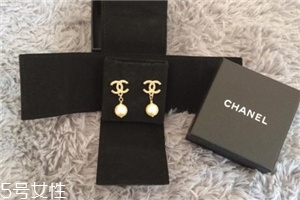 耳環(huán)生銹了還能戴嗎？耳環(huán)生銹可以繼續(xù)戴嗎