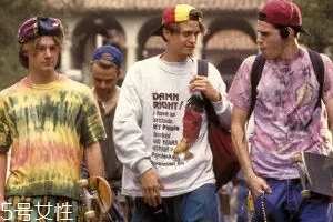 嘻哈風(fēng)格服裝怎么搭？如何穿出復(fù)古嘻哈風(fēng)