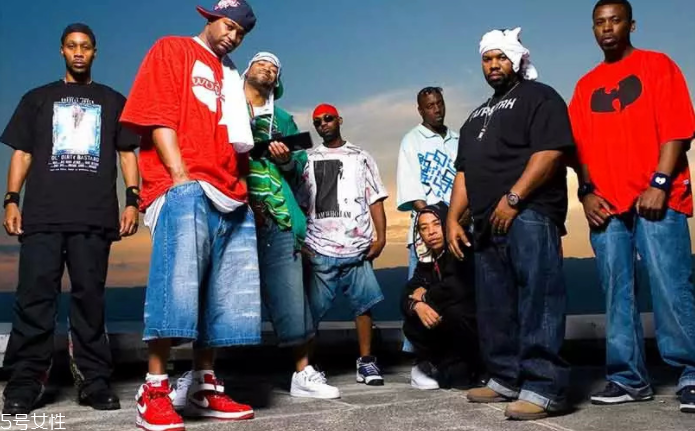 嘻哈風(fēng)格服裝怎么搭？如何穿出復(fù)古嘻哈風(fēng)