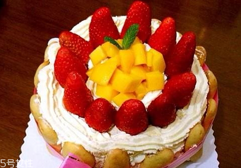 6寸的蛋糕多少錢 6寸蛋糕夠幾個人吃 6寸的蛋糕多少錢 6寸蛋糕夠幾個人吃