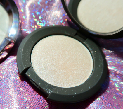 becca高光vanilla quartz和moonstone的對(duì)比試色